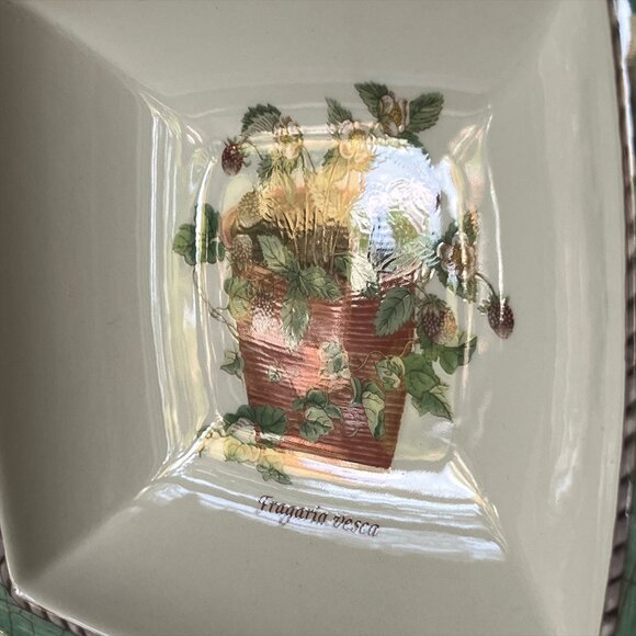 Vintage Wedgwood Sarah's Garden Queensware Fragaria Vesca Sweet Dish England - Picture 5 of 5